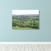 Groen en Aangenaam Land Uitgerekt Canvas Print (Insitu (Houten vloer))