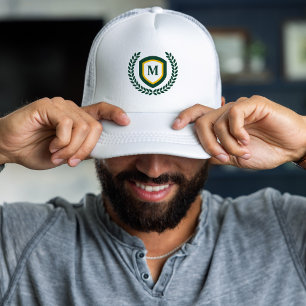 Groen en Goud Monogram Logo Crest Trucker Pet