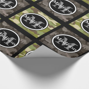Groen en grijs Camouflage met naam en monogram Cadeaupapier