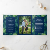 Groen en marineblauw palm vertrekt tropisch huweli drieluik uitnodiging (Binnen)