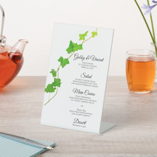 Groen Engels Ivy Foliage Bruiloft Menu Reclamebord Met Voetstuk (Insitu)