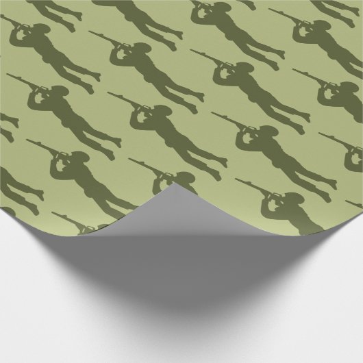 Groen Leger Man Sniper Pose Cadeaupapier (Hoek)