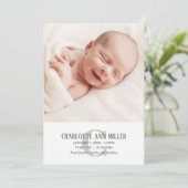 Groen Monogram Baby Geboorte Aankondiging Fotokaar (Staand voorkant)
