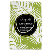 Groen palm Leaf Tropical Pattern Wedding Congrats Medium Cadeauzakje (Achterkant)