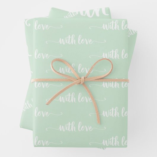 Groen pasta met liefdespapierbladen inpakpapier vel (In situ)