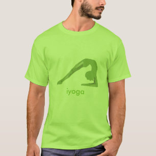 Groen t-shirt yogahouding