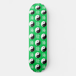 Groene achtergrond Chinees Yinyang patroon Skateboard