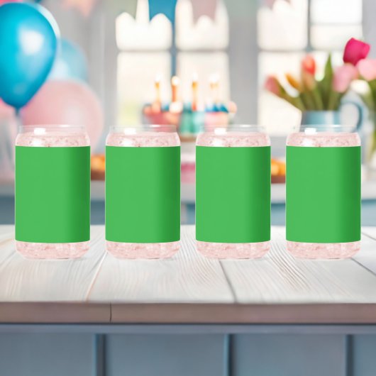 Groene achtergrond en witte rand voor een moderne  blikvorm glas (Insitu (Baby Shower))