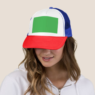 Groene achtergrond en witte rand voor een moderne trucker pet