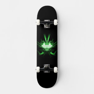 Groene Alien Dragon met gloeiende ogen Skateboard