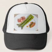 Groene asperges met ham en saus trucker pet (Voorkant)