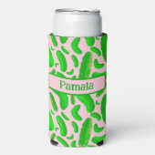 Groene augurken roze achtergrond (Seltzer Voorkant)