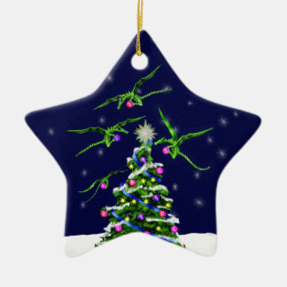 Groene Baby Dragons omcirkelen een kerstboom Keramisch Ornament