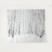 Groene bank in het winterpark. Laat het sneeuwen K Wandkleed (Voorkant (horizontaal))