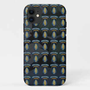 Groene bergen van speciale legereenheden iPhone 11 hoesje