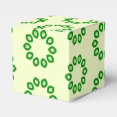 Groene bladeren in een cirkel op geel bedankdoosjes (Voorkant Zijde)