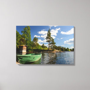 Groene boot in een fjord in Noorwegen Canvas Afdruk