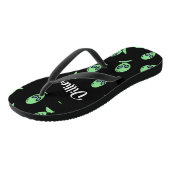 Groene buitenaardse koppen op zwart teenslippers (Schuin)