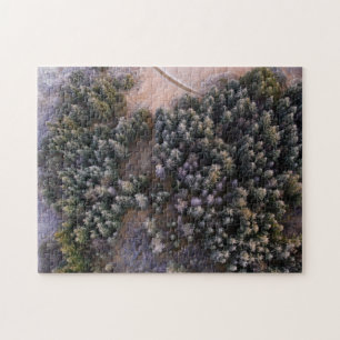 Groene dennenbomen legpuzzel