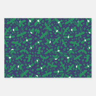 Groene duiven op blauw inpakpapier vel