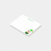 Groene elf & gouden munten op wit post-it® notes (Schuin)