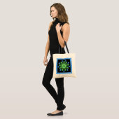 Groene en blauwe neonbloem tote bag (Voorkant (model))