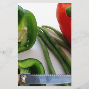 Groene en rode paprika's met bonen briefpapier