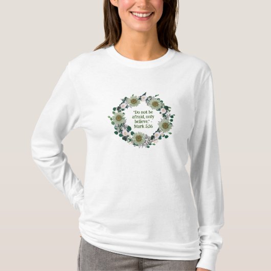 Groene en witte bloemenkrans: trouwe bloemblaadjes t-shirt (Voorkant)