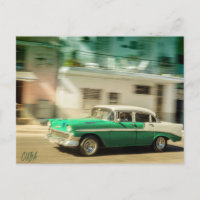 Groene en witte klassieke auto in Havana, Cuba