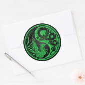 Groene en Zwarte Draak Phoenix Yin Yang Ronde Sticker (Envelop)