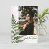Groene Fern Elegant Roze Afstuderen Aankondiging (Staand voorkant)