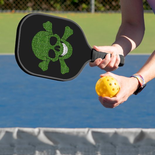 Groene glitterschedel en kruisgraten pickleball paddle (Insitu)