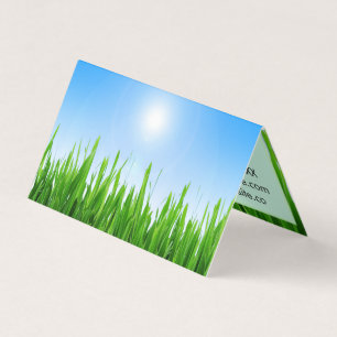 Groene gras tuin met blauwe lucht ontwerp visitekaartjes