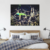 Groene hagedis stretched canvas afdrukken (Insitu (Slaapkamer))