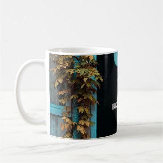 GROENE HOUTEN DEUR MET GLAS KOFFIEMOK
