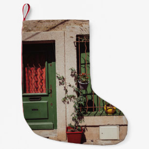 GROENE HOUTEN DEUR MET GROEN PLANT KLEINE KERSTSOK