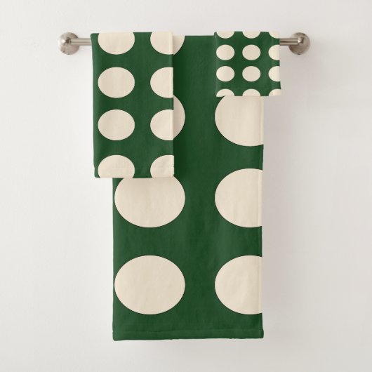 Groene Ivoorkleur Polka Dot Bad Handdoek (Insitu)