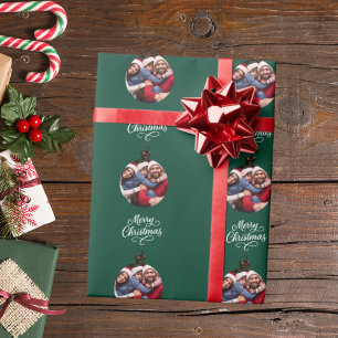 Groene kerstbal foto leuk script Kerstmis Cadeaupapier