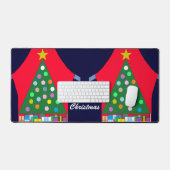 Groene kerstboom en blauwe draperingen: bureaumat (Keyboard & Muis)