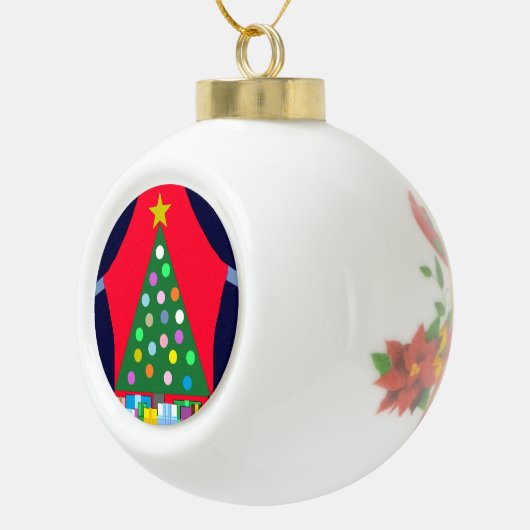 Groene kerstboom en blauwe draperingen: keramische bal ornament (Rechts)