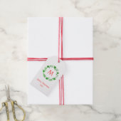 Groene Kerstkrans Rode Monogram Cadeaulabel (Met Touw)