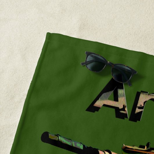 Groene Khaki Army Tank, Beach Towel Strandlaken (In situ)