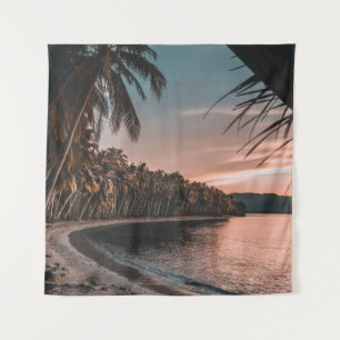 GROENE KOCONUT-BOMEN DIE DE BEACH VERBINDEN WANDKLEED