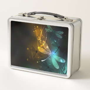 Groene lichtgevende libel vlucht