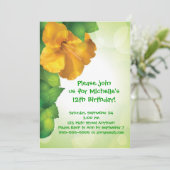 Groene Luau Hibiscus Hawaii Uitnodigingen (Staand voorkant)