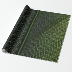 Groene metalen staaf op zwarte en witte parelkleur cadeaupapier