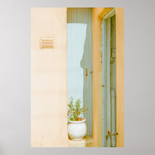 GROENE PLANT MET CERAMIC VASE BESIDE WHITE WOODEN  POSTER
