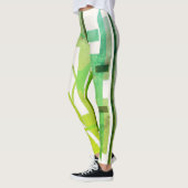 Groene schaduwen op gebroken witte MCM-gepatterde  Leggings (Links)