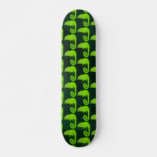 Groene schattige kameleon skateboard
