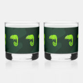 Groene schattige kameleon whisky glas (Links)